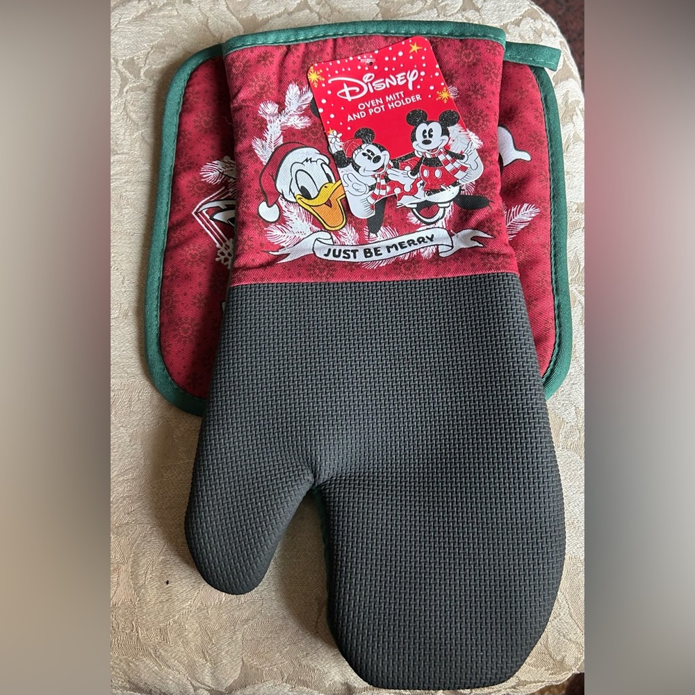 Disney Red and Green Holiday Oven Mitt Set NWT